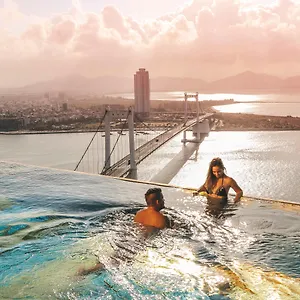 Wyndham Golden Bay Отель Дананг